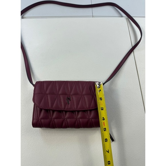 Simply Vera Vera Wang Burgundy Quilted Crossbody Bag Purse Small Flap - Picture 3 of 8